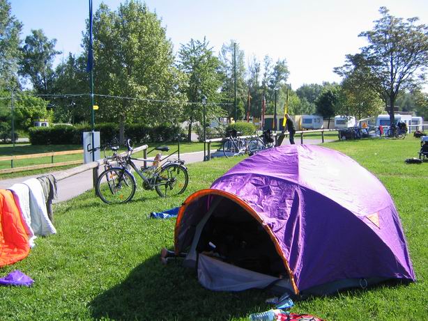 Unser treues Kuppelzelt in Camp Krems